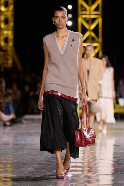 Look 32